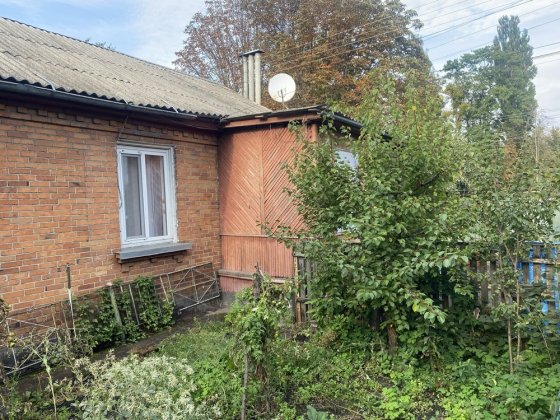 Частина будинку, окремий двір, всі комунікаціі, гараж. Житомир