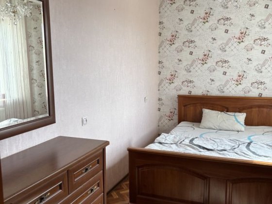 Здам простору 3-кімнатну квартиру, утеплений фасад, центр міста Васильків