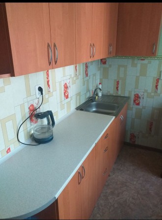 Сдам 2 комнатную квартиру 9000 в эту сумму уже входят коммунальные усл - фото 1