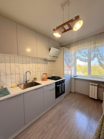 Сдам до лета 2 ком.с евроремонтом на 1 Мая - фото 1