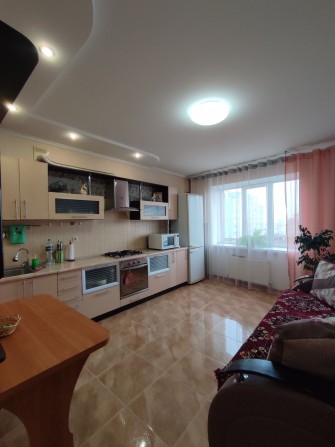 Классная 1 комнатная квартира  Монолит - фото 1