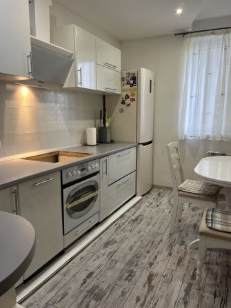 Сдам длительно без выселения на лето 3 к квартиру в Черноморске - фото 1