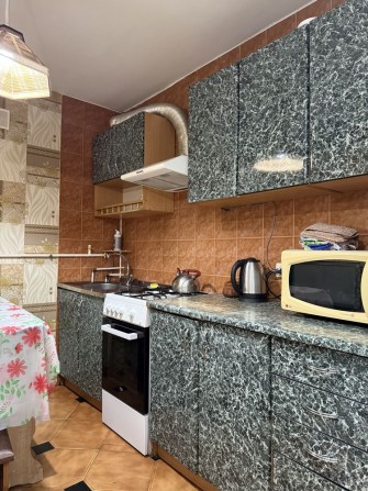 Здається двокімнатна квартира з кухнею-студією в Чорноморську до літа. - фото 1