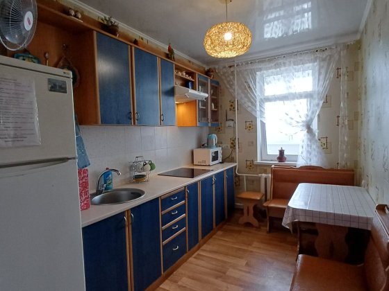 Сдам свою одноком. квартиру помесячно или до лета. Черноморск