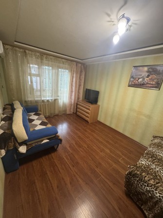 Сдам на длительно квартиру 1-ка, до лета, центр города, ул. Пр. Миру - фото 1