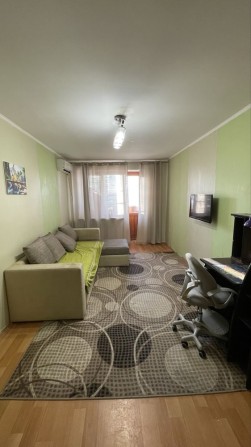 Сдам без выселения на лето 2к - фото 1