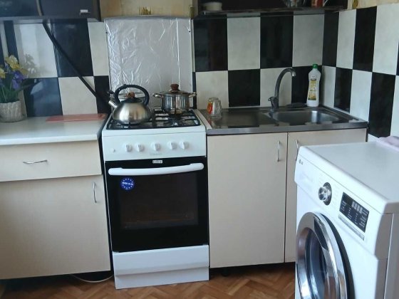 Сдам недорого до лета 1 комнатную на Парковой Чорноморськ