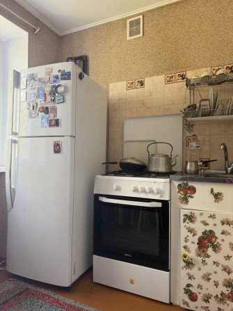 Здам на рік і більше трикімнатну квартиру в Чорноморську. - фото 1