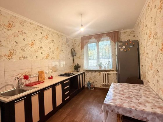 Сдам на год и более большую 2 комнатную в 9-ти с ремонтом Чорноморськ