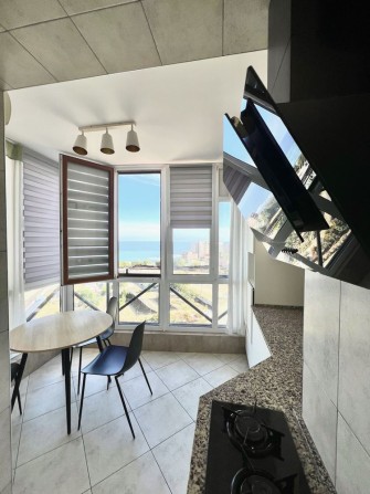 Сдам длительно евродвушку,ЖК «Парус»,индивидуальное газовое отопление! - фото 1