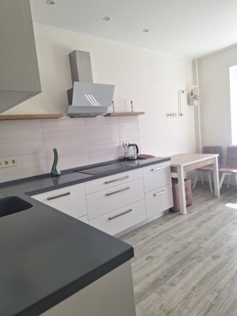 Сдам 1 кв в Монолите,8/10 ,цена 10т - фото 1