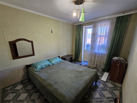 Здам простору 3-кімнатну квартиру на довготривалий термін.
Район: Харч Каменец-Подольский