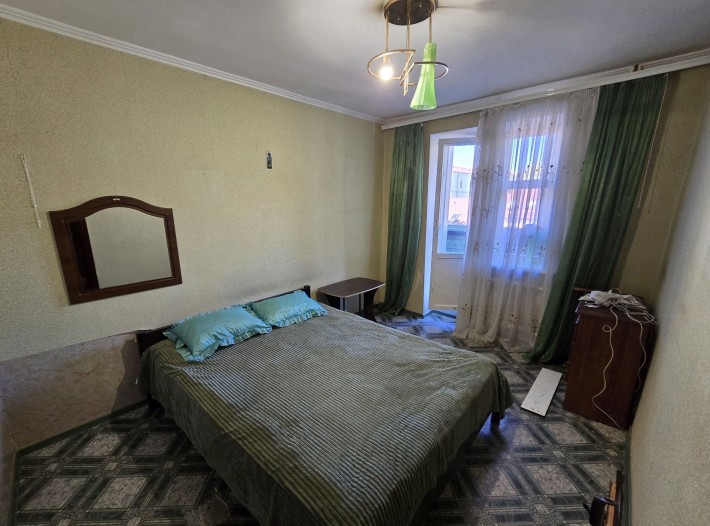 Здам простору 3-кімнатну квартиру на довготривалий термін.
Район: Харч - фото 1