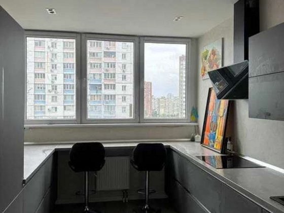 Продаж 5-к квартири вул. Драгоманова 2 Київ