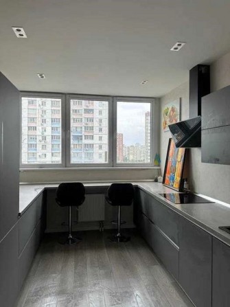Продаж 5-к квартири вул. Драгоманова 2 - фото 1