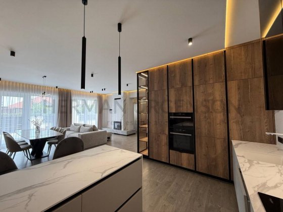 Продаж дуплексу 175 м.кв / 3.5 сотки / Ужгород, р-н Садовий Ужгород