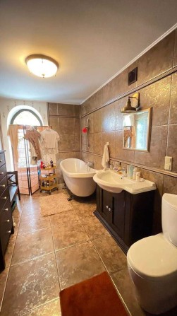 Продам дом с ремонтом. Киев, Голосеево, кризисная цена, без % свой - фото 1