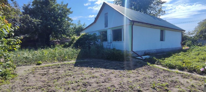 Продається одноповерховий цегляний будинок.Три кімнати.11 соток землі - фото 1
