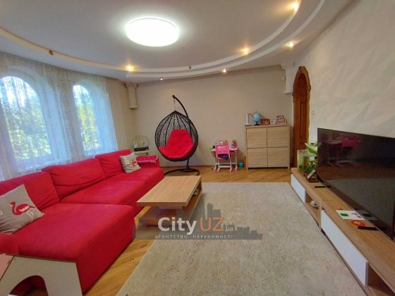 Продається будинок з гостьовим будиночком Ужгород