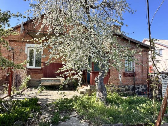 Продаж частини будинку та будинку у Вінниці , 8 соток землі. Винница