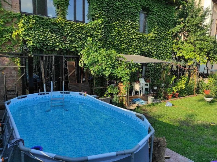 Продам дом с ремонтом и мебелью в Голосеевском р-не Киева - фото 1