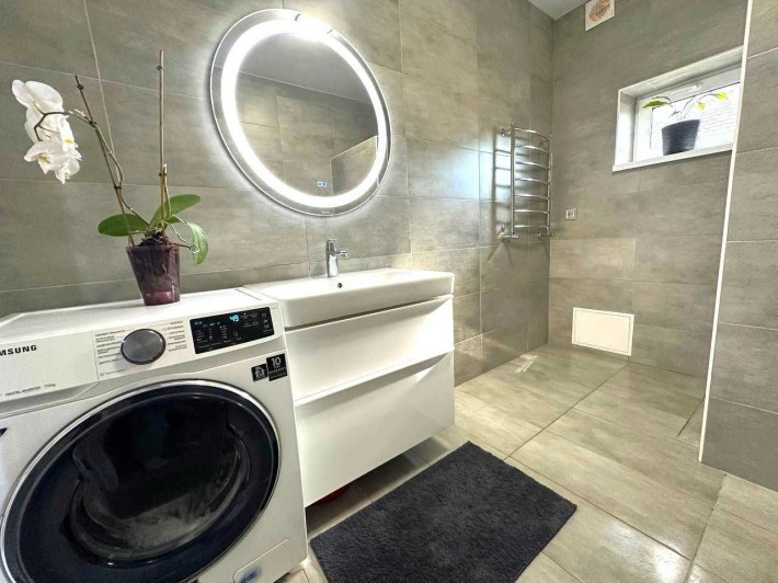 Продаж житлового будинку з ремонтом ділянка 8 соток АГВ - фото 1