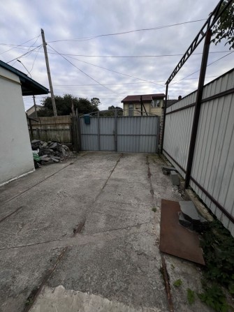 Продам два приватних будинки у одному дворі - фото 1