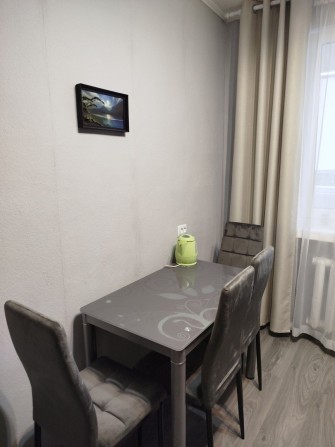 Сдам до июня 1кв,море через дорогу,р-н 2и 3 школа., цена 7т - фото 1