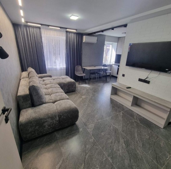 Здам 2 кімнатну квартиру  в центрі міста. - фото 1