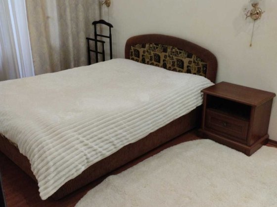 Сдам  2 комнатную квартиру в центре. 