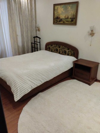 Сдам  2 комнатную квартиру в центре. - фото 1