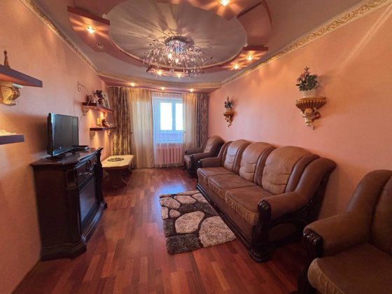 Оредна 4 кімнатної квартири з капітальний ремонтом.