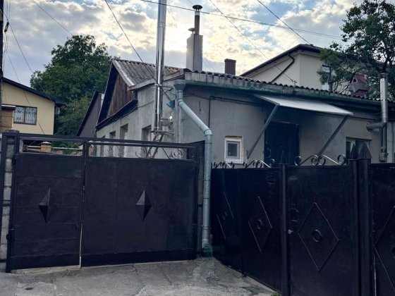 Продам часть дома в центре с новым ремонтом от собственника Дніпро