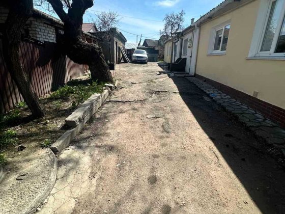 Продам частину будинку всі зручності.Три кімнати.З земельною ділянкою. Житомир