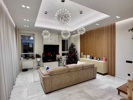 Продажа дома метро.Осокорки и ул.Чавдар Ващенко Бажана пешком 10 минут Київ