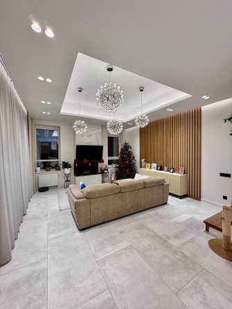 Продажа дома метро.Осокорки и ул.Чавдар Ващенко Бажана пешком 10 минут - фото 1