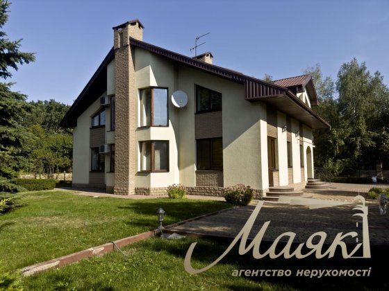 Ексклюзивний будинок на правому березі.