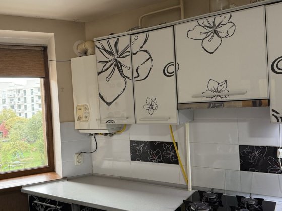 Трьохкімнатна квартира з ремонтом меблями автономне опалення Хуст