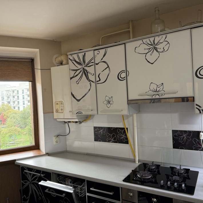 Трьохкімнатна квартира з ремонтом меблями автономне опалення - фото 1