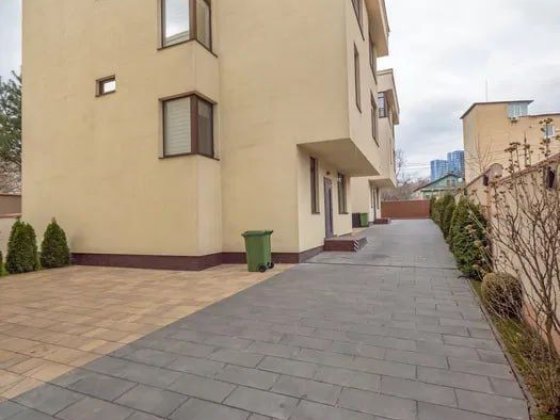 Эксклюзивный дом в сердце Печерска. Авторская архитектура с террасой Київ