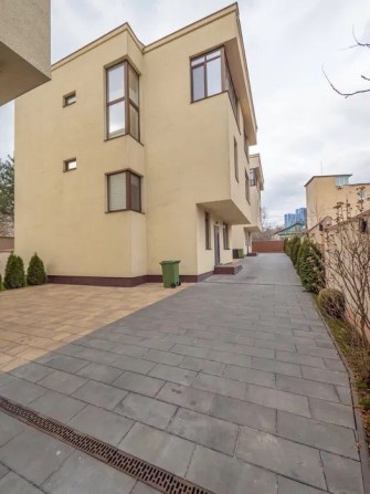 Эксклюзивный дом в сердце Печерска. Авторская архитектура с террасой - фото 1