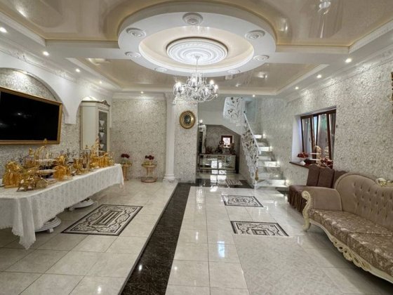 Продаж нового будинку в центрі міста