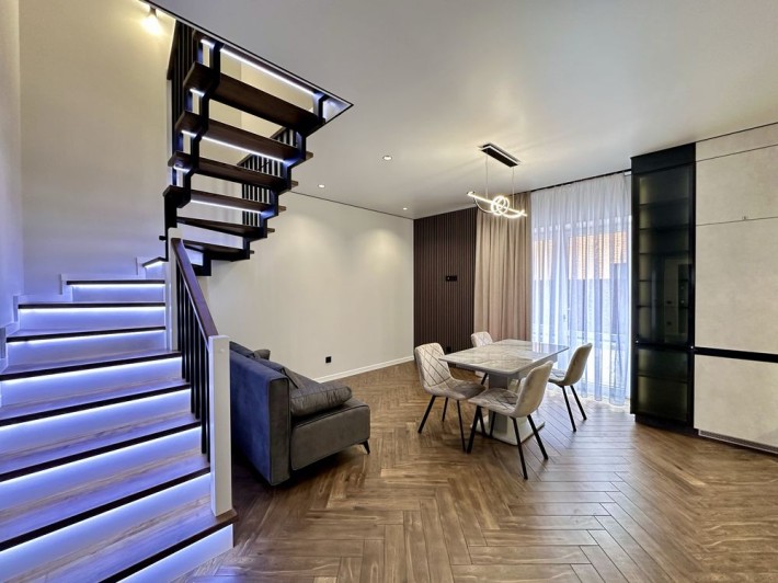 ТаунХаус з ремонтом в районі Перемички - фото 1