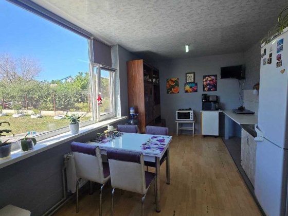 Продаж затишного 2-поверхового будинку з ділянкою