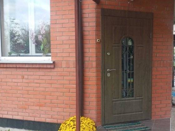 Добротний будинок розташований в тихому, чудовому місці. Житомир