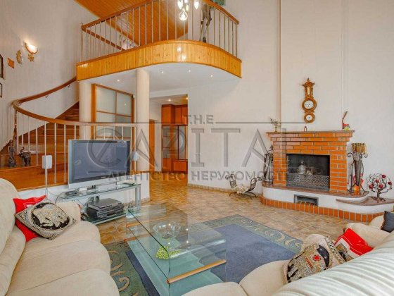 Пропонується на продаж затишний будинок із басейном Київ