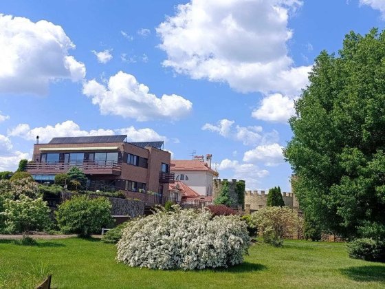 Чудовий будинок на березі Дніпра, закритий КДТ, 5 хв. М. Героїв Дніпра Киев