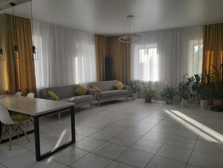 Продам чудовий будинок п. Мирний - фото 1