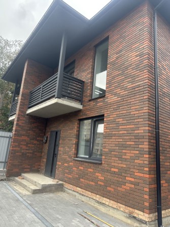 Сучасний Таунхаус З РЕМОНТОМ в місті, поруч зупинка - фото 1