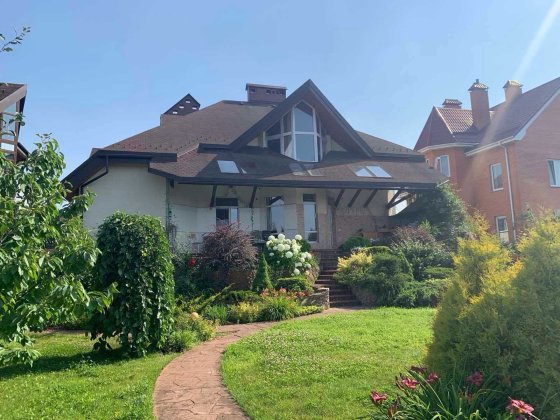 Будинок в Києві в КМ Богатирське біля Дніпра Киев